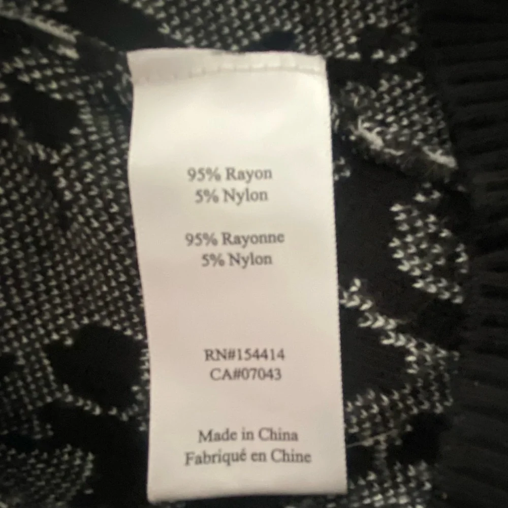 GEMMA & JANE 3/4 SLEEVE BLACK WHITE FLORAL BUTTON DOWN CARDIGAN SWEATER SIZE XL - Picture 3 of 4